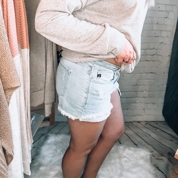 Lightwash KanCan Shorts - Picture 2 of 3